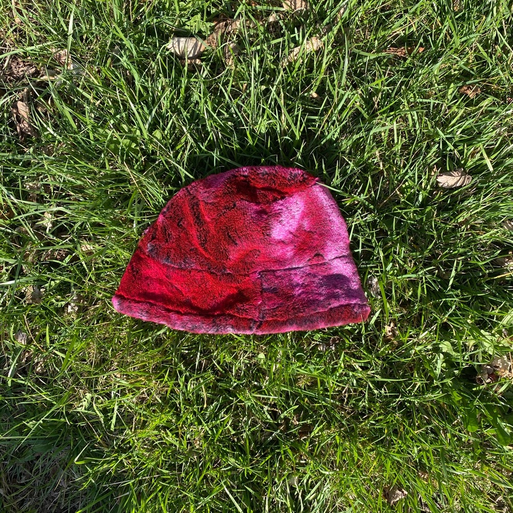 burgundy/red/pink/black fuzzy bucket hat